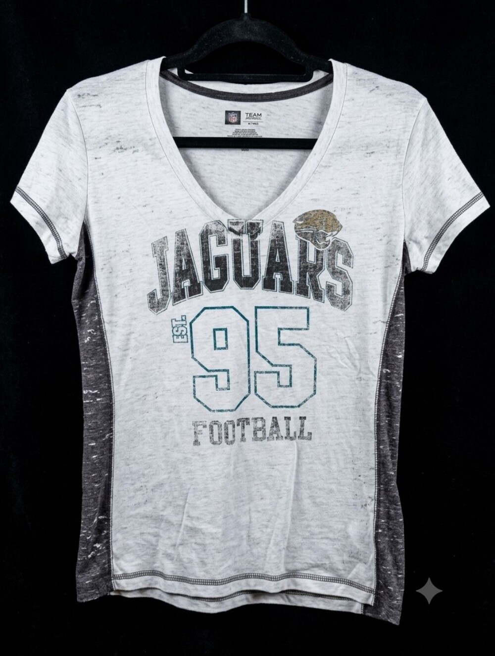 NFL Team Apparel Women's Jacksonville Jaguars V-Neck Slub Graphic T-Shirt - M